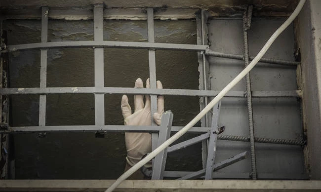 Καταγγελία: Με… υπαίθριο γραφείο το Τμήμα της Αργυρούπολης από όπου έγινε η απόδραση